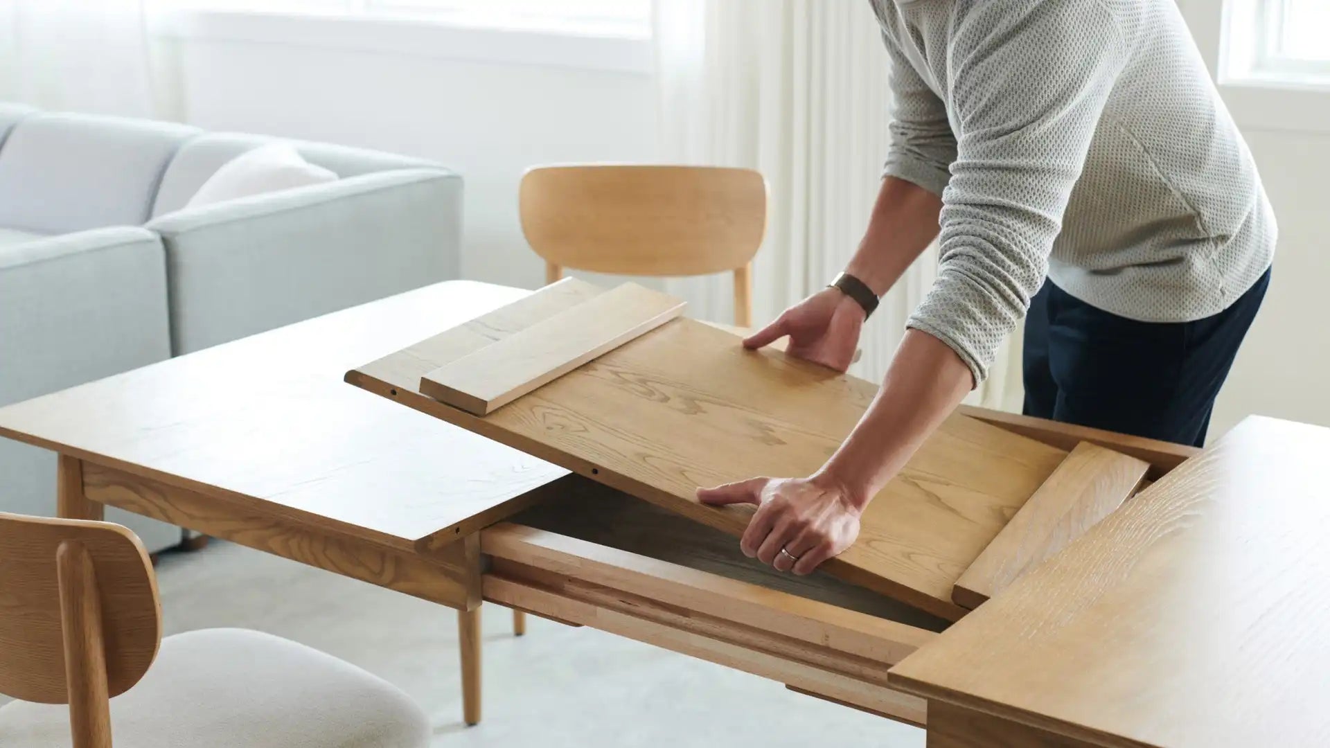 04_Serif_Dining_Lifestyle_8fa28019-2070-4e9a-8c9c-1411d608051e.jpg